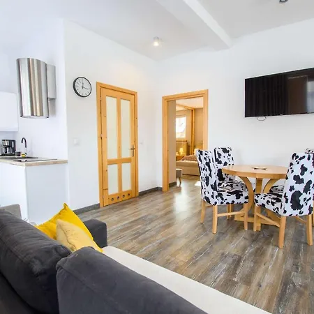 Apartamenty Siuster: Mountain View Suites with Convenient Thermal Spa Access Bukowina Tatrzanska Exterior photo
