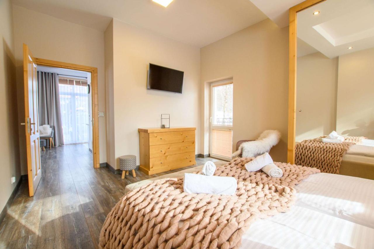 Siuster: Mountain View With Convenient Thermal Access Apartment *