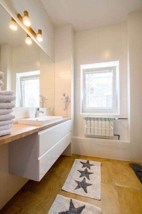 Siuster: Mountain View With Convenient Thermal Access Apartment