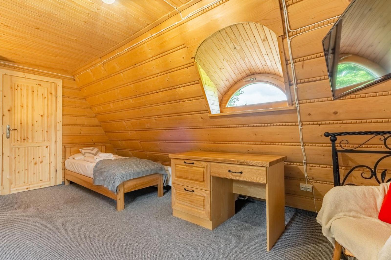 Siuster: Mountain View With Convenient Thermal Access Apartment