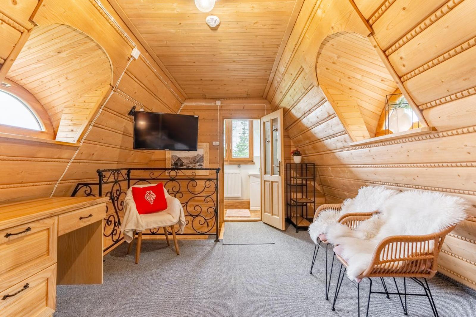 Siuster: Mountain View With Convenient Thermal Access Apartment *